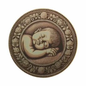 Rückseite der Geburtsmünze mit festem Babymotiv – schlafendes Baby mit floraler Umrandung