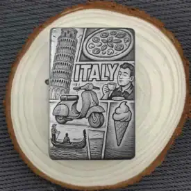 Italienisches Motiv-Feuerzeug mit Gravur auf Holzunterlage