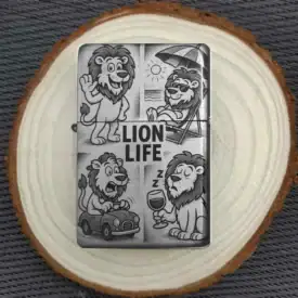 Lustiges Comic-Löwen Feuerzeug auf Holzscheibe dekoriert