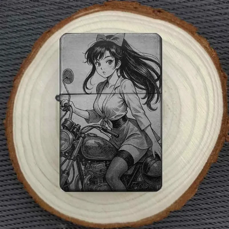 Vintage Manga Gravur Feuerzeug auf Holzscheibe präsentiert