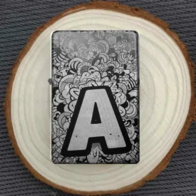 Personalisiertes Feuerzeug mit dem Buchstaben 