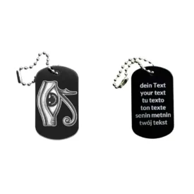 Dogtag mit Auge des Horus-Motiv, daneben Beispiel eines personalisierten Textes