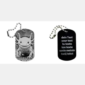Schwarzer Dogtag Schlüsselanhänger mit Axolotl-Motiv, daneben Beispiel eines personalisierten Textes auf der Rückseite.