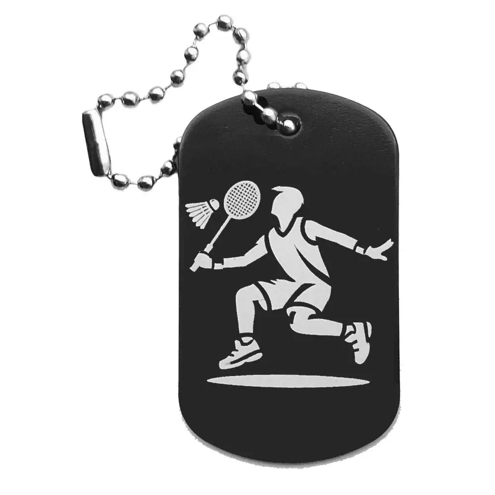 Schlüsselanhänger mit detaillierter Lasergravur eines Badminton-Spielers in dynamischer Bewegung.
