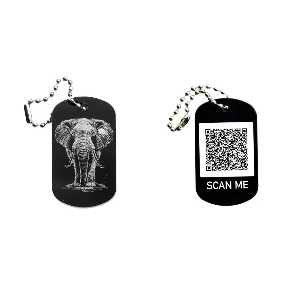 Dogtag mit Elefantenmotiv, daneben Beispiel eines personalisierten QR-Codes