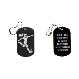 Dogtag mit Fußballerin-Motiv, daneben Beispiel eines personalisierten Textes