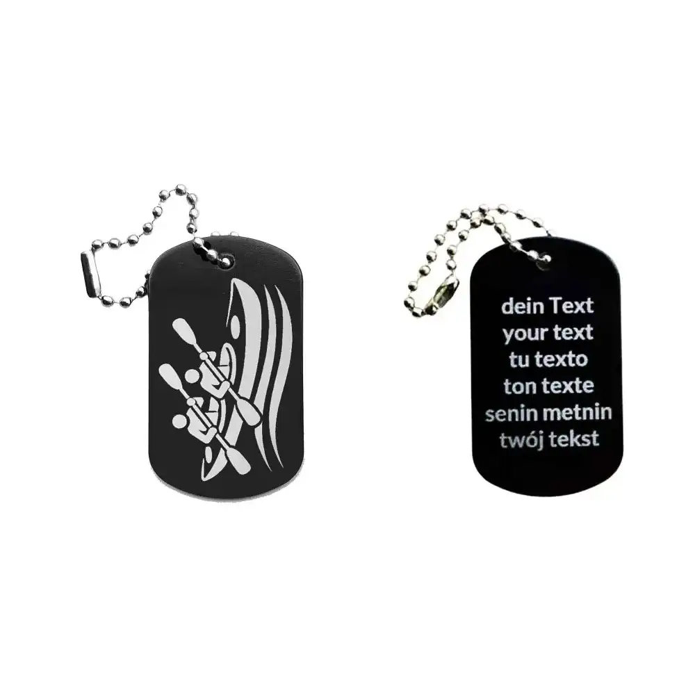 Dogtag mit Kajakmotiv, daneben Beispiel eines personalisierten Textes