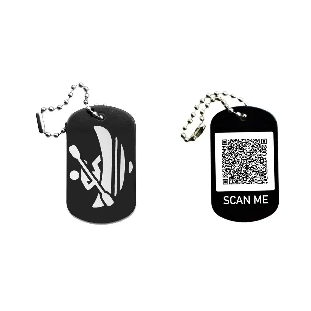 Dogtag mit Kanumotiv, daneben Beispiel eines personalisierten QR-Codes