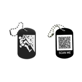 Dogtag mit Klettermotiv, daneben Beispiel eines personalisierten QR-Codes