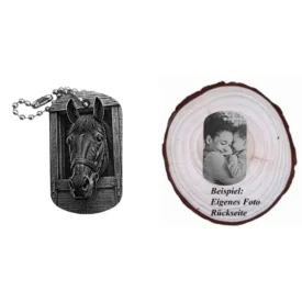 Schwarzer Dogtag Schlüsselanhänger mit Pferd-Motiv, daneben Beispiel eines personalisierten Fotos auf der Rückseite.