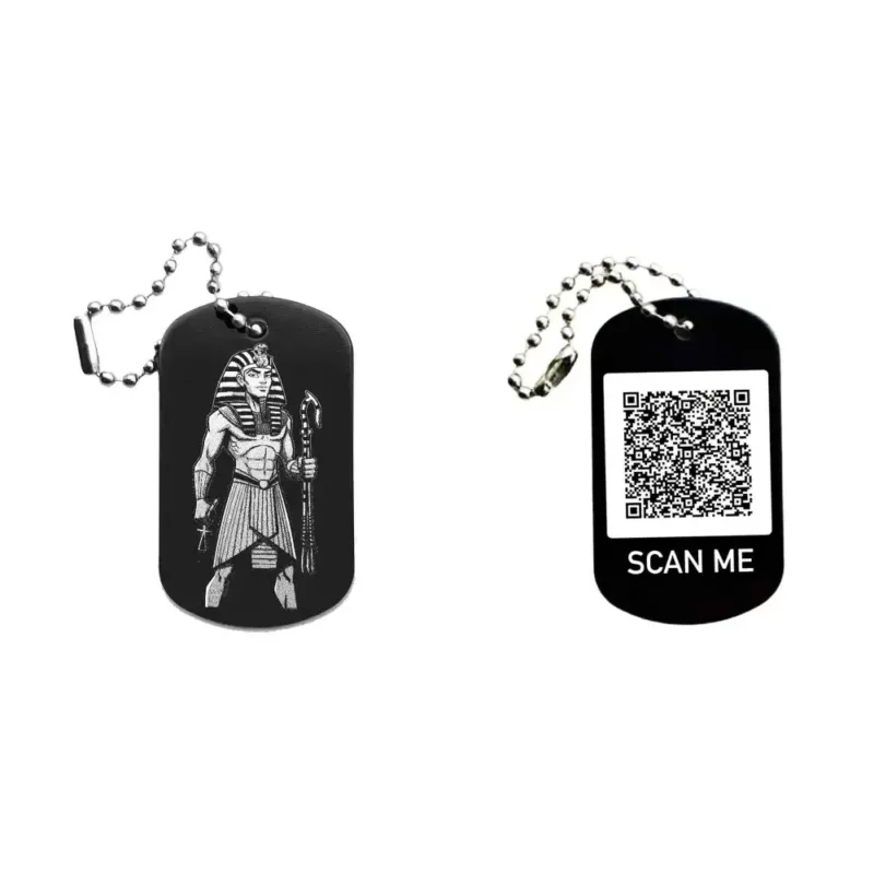Dogtag mit Pharaomotiv, daneben Beispiel eines personalisierten QR-Codes