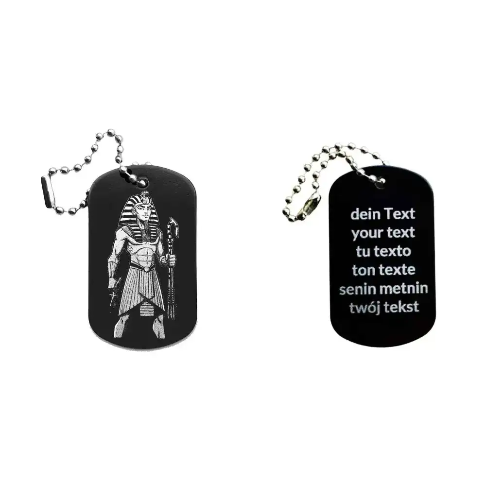 Dogtag mit Pharaomotiv, daneben Beispiel eines personalisierten Textes