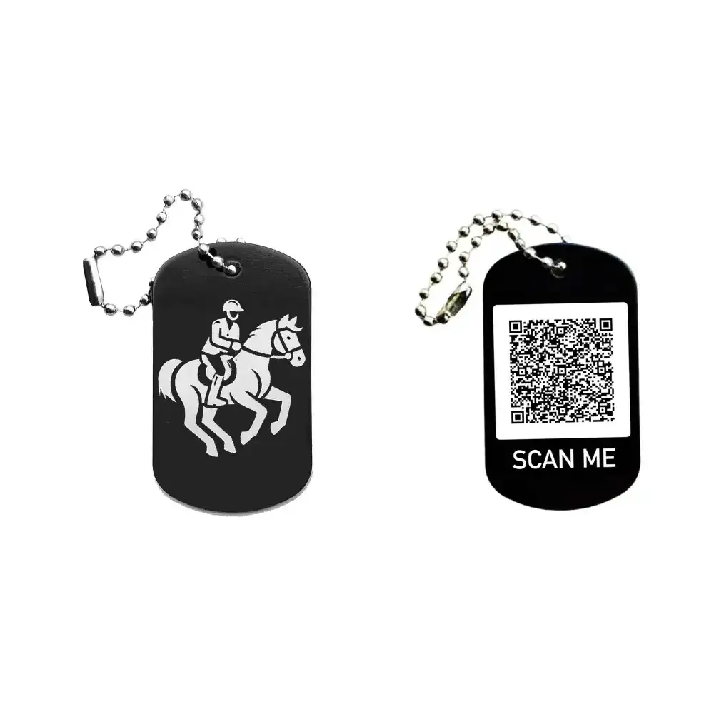Dogtag mit Reitermotiv, daneben Beispiel eines personalisierten QR-Codes