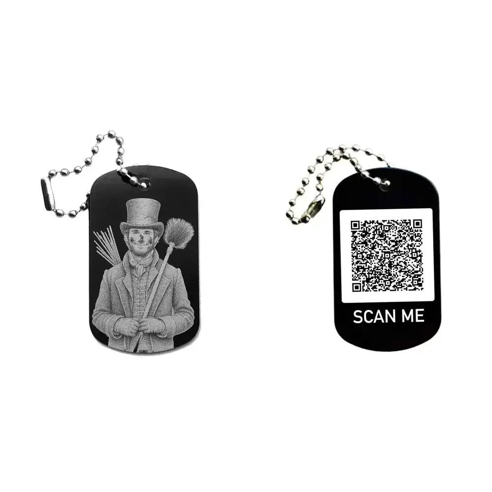 Schwarzer Dogtag Schlüsselanhänger mit Schornsteinfeger-Motiv, daneben Beispiel eines personalisierten QR-Codes auf der Rückseite.