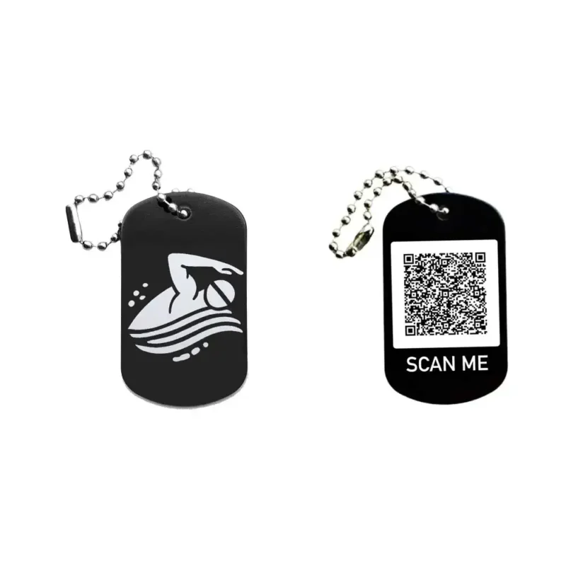 Dogtag mit Schwimmermotiv, daneben Beispiel eines personalisierten QR-Codes