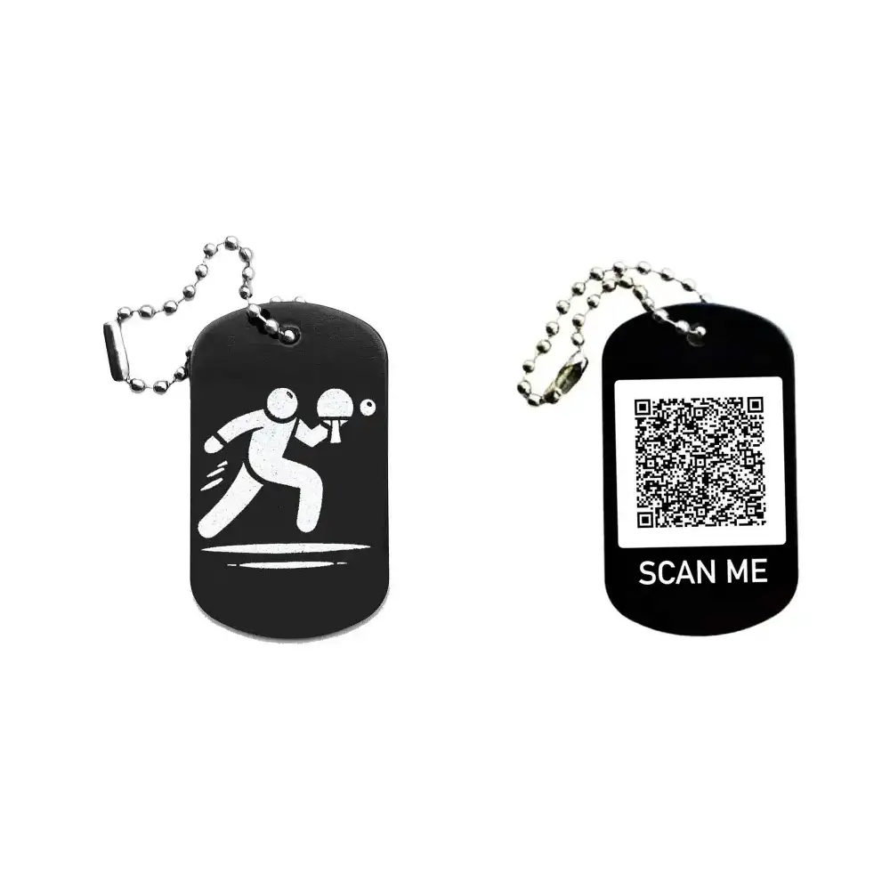 Dogtag mit Tischtennismotiv, daneben Beispiel eines personalisierten QR-Codes
