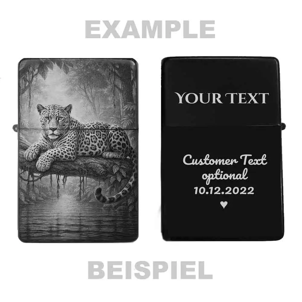 Zeigt die Vorder- und Rückseite des personalisierbaren Feuerzeugs mit Leopard-Motiv und einem Beispiel für eine Wunschgravur.