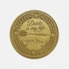 Vorderseite Darts-Münze mit Spruch Darts is my life und Namensgravur.