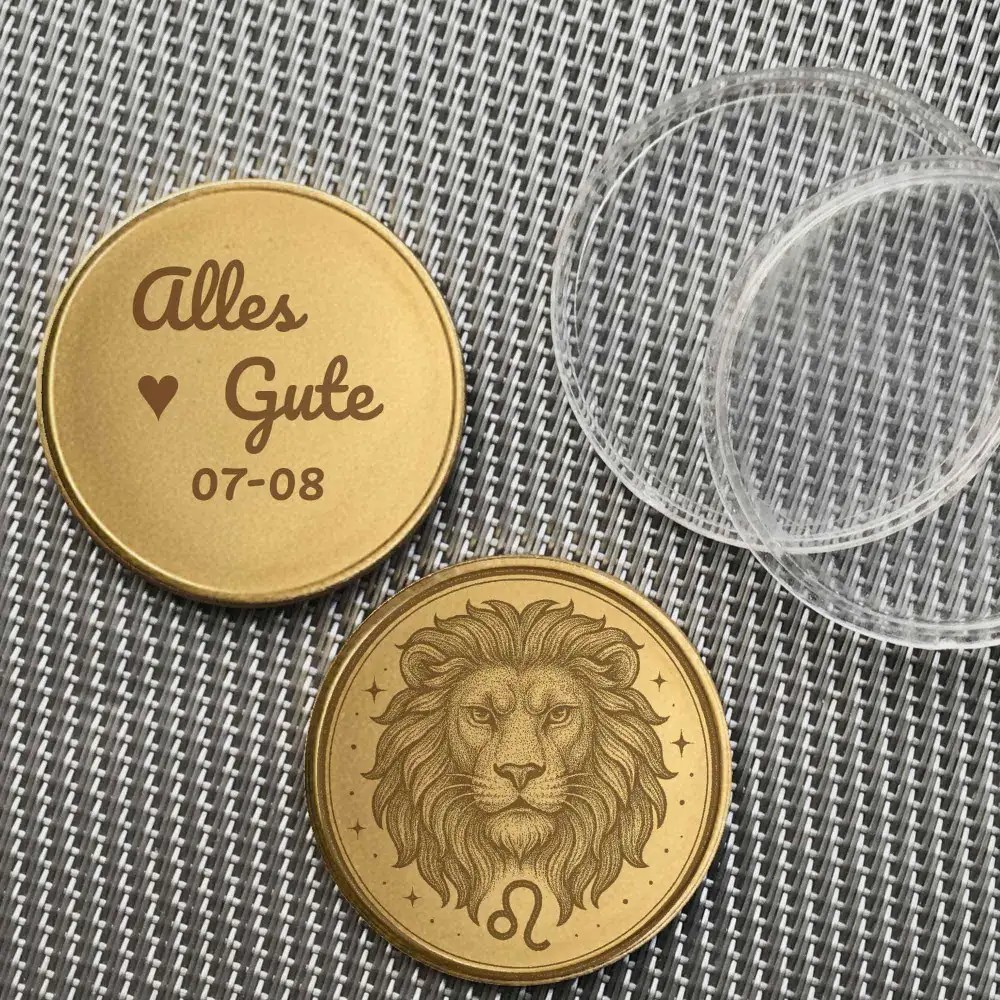 Beispiel einer personalisierten Sternzeichen Löwe Münze mit Textgravur 'Alles Gute 07-08'.