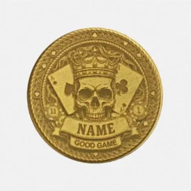 Personalisierter Poker Card Guard aus Messing mit Skull King Motiv und Wunschname.