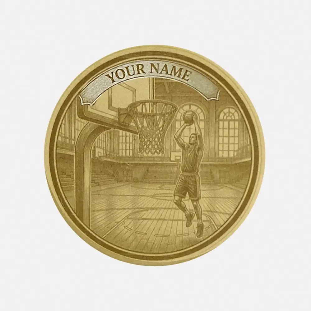 Vorderseite der Basketball-Münze aus Messing mit Spieler-Motiv und Namensgravur im Banner.