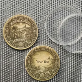 Buen Camino Messing Münze Vorderseite, personalisierbare Rückseite mit Textgravur-Rahmen und Schutzkapseln