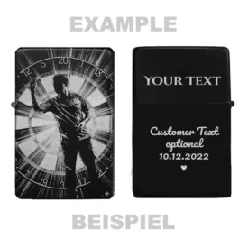 Personalisierbares Darts Feuerzeug, Rückseite mit Textbeispiel für individuelle Gravur.