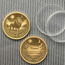 Set-Ansicht: Löwe Messing Münze Vorderseite, personalisierbare Rückseite mit Textgravur Name Datum und Schutzkapseln