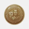 Vorderseite des Poker Card Guards aus Messing mit zwinkerndem Jesus-Motiv, Spruch 'God protect the Poker Player' und Namensgravur.