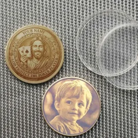 Beispiel des Card Guards mit optionaler Fotogravur auf der Rückseite statt des Chips.