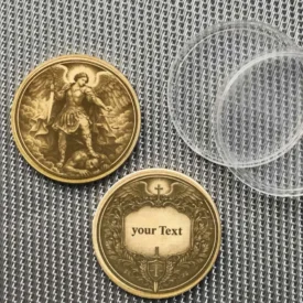 Set-Ansicht: St. Michael Messing Münze Vorderseite, personalisierbare Rückseite mit Text-Design und Schutzkapseln