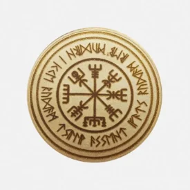 Standard-Rückseite mit Vegvísir-Kompass und Runenkreis neben der personalisierten Vorderseite.