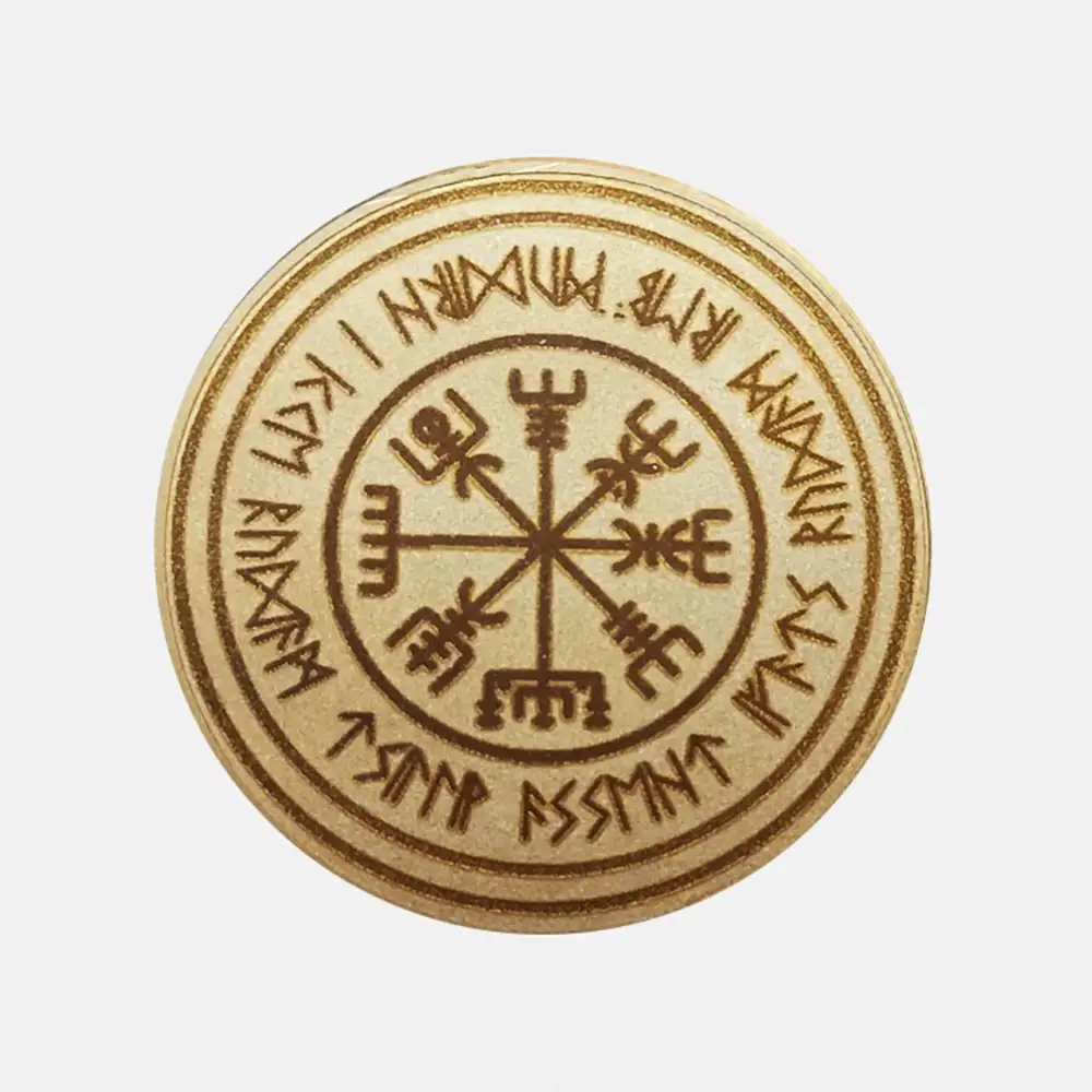 Standard-Rückseite mit Vegvísir-Kompass und Runenkreis neben der personalisierten Vorderseite.