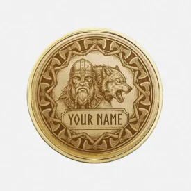 Vorderseite der Wikinger-Münze aus Messing mit Krieger, Wolf und Namensgravur 'YOUR NAME'.