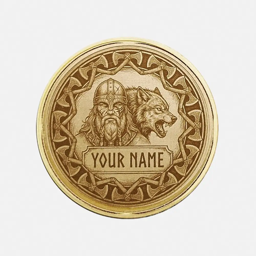 Vorderseite der Wikinger-Münze aus Messing mit Krieger, Wolf und Namensgravur 'YOUR NAME'.