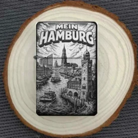 Personalisiertes Benzinfeuerzeug mit Hamburg Hafen Gravur, schwarze Matt-Optik mit feiner Metallgravur.