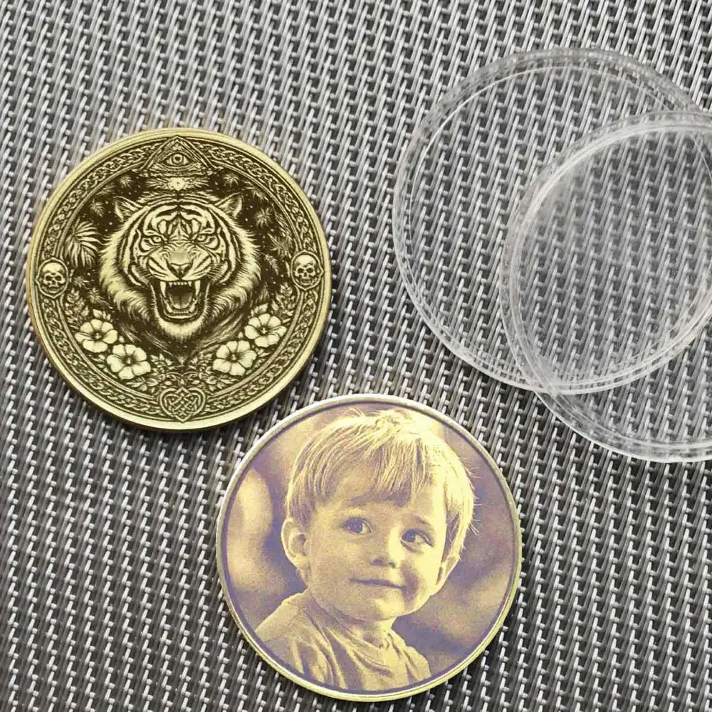 Krafttier Tiger personalisierter Glücksbringer Münze Messing Gravur - Beispiel mit persönlichem Foto